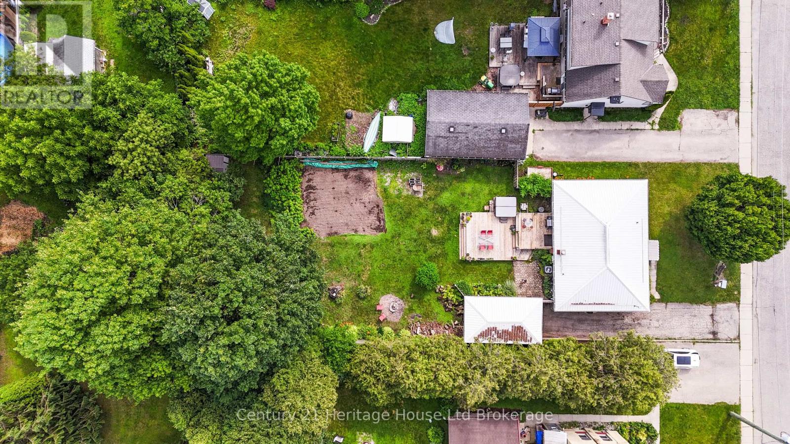 683 COLLEGE AVENUE - Image 32