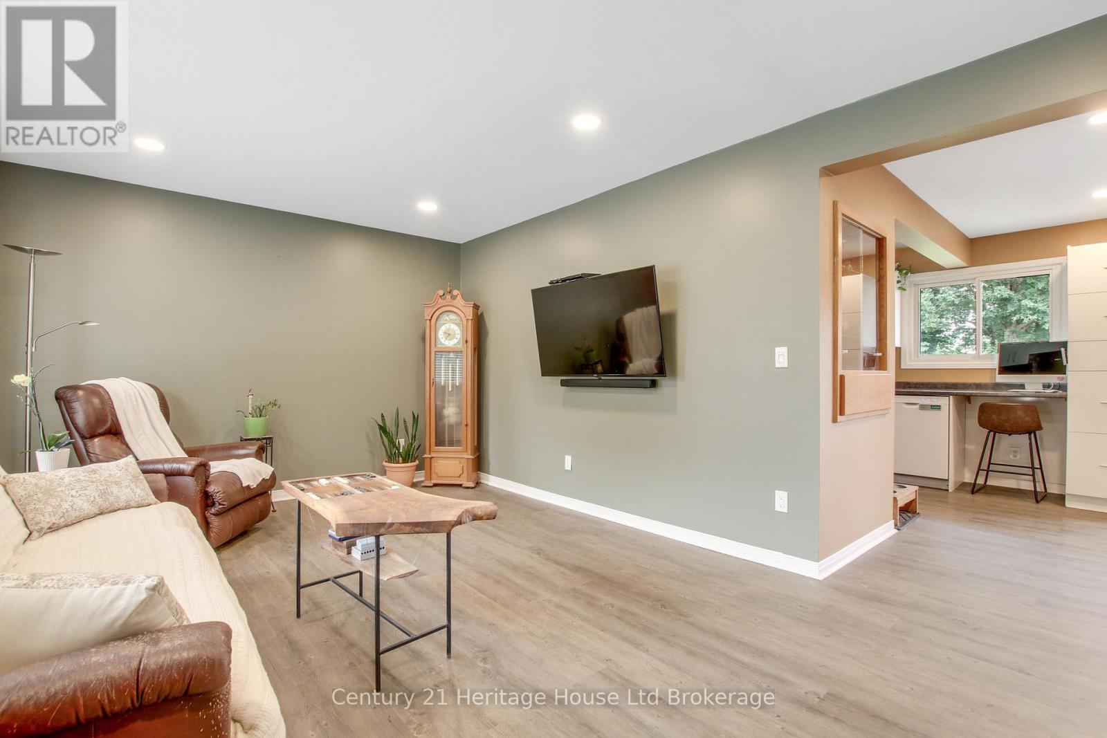 683 COLLEGE AVENUE, Woodstock (Woodstock - South) — photo 5