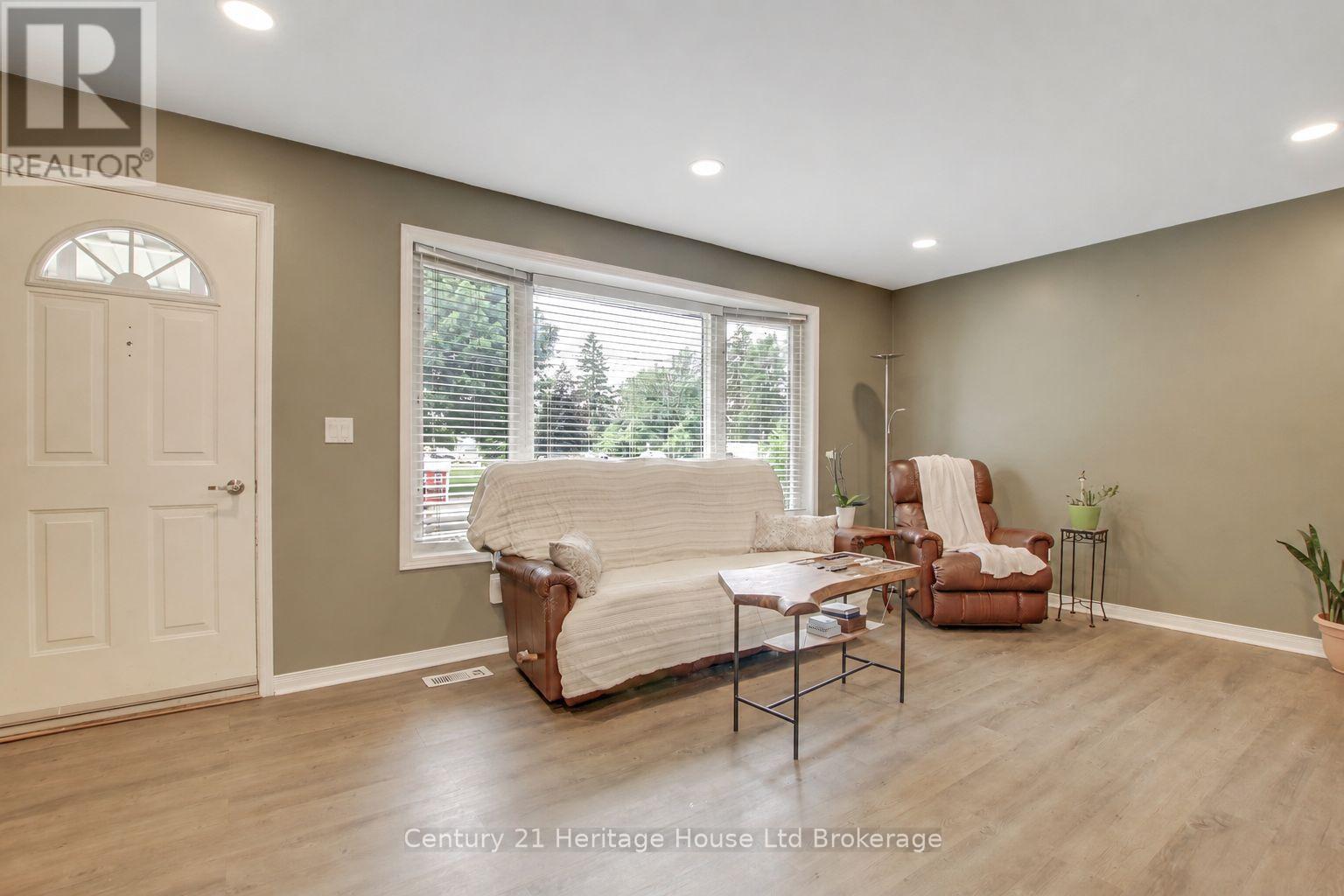 683 COLLEGE AVENUE, Woodstock (Woodstock - South) — photo 4