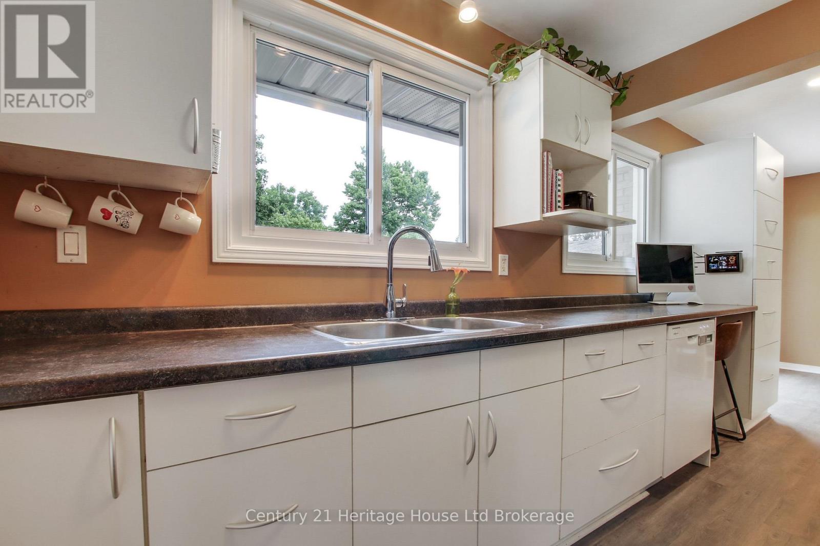 683 COLLEGE AVENUE, Woodstock (Woodstock - South) — photo 9