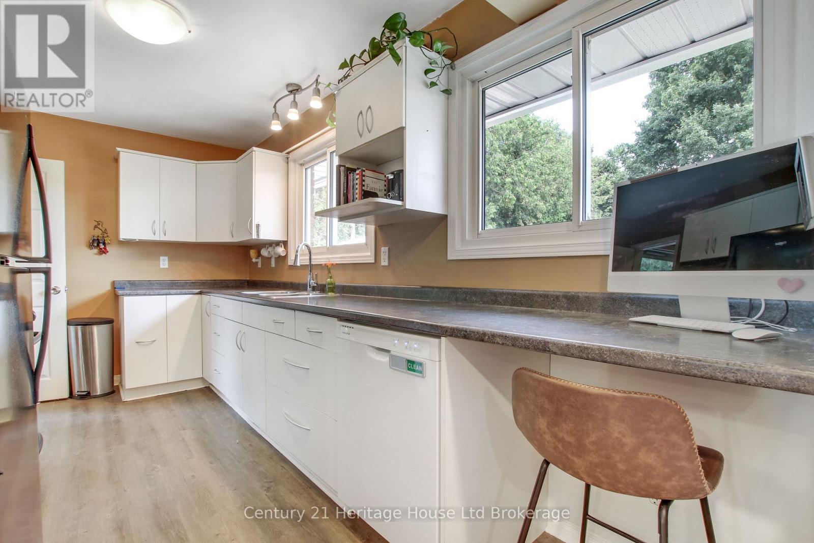 683 COLLEGE AVENUE, Woodstock (Woodstock - South) — photo 8