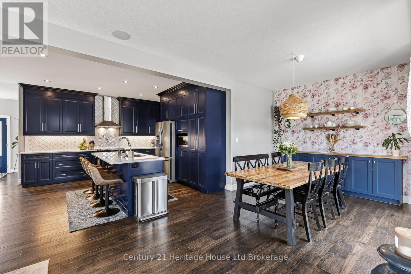 924 SPRINGBANK AVENUE N - 2
