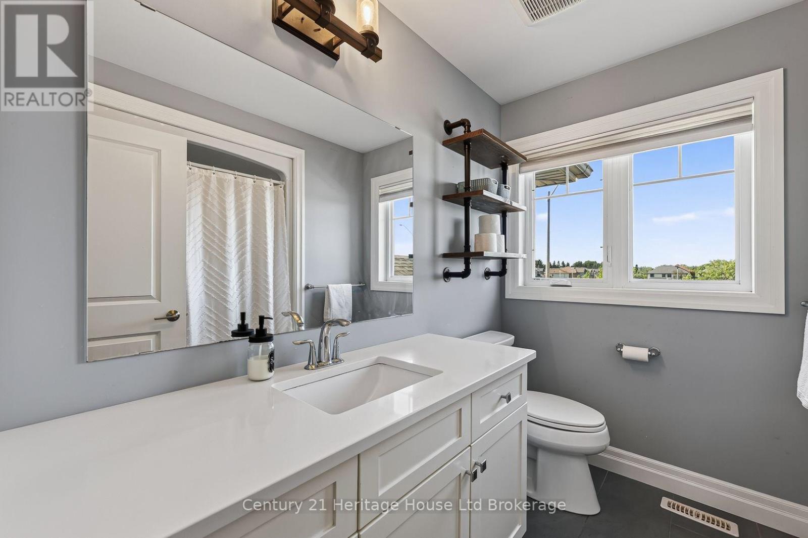 924 SPRINGBANK AVENUE N - Image 24