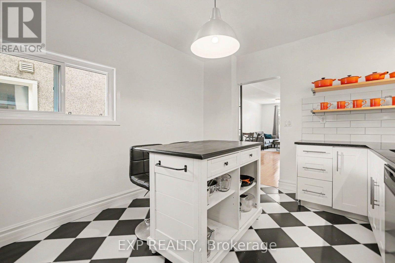 541 BAY STREET - 14