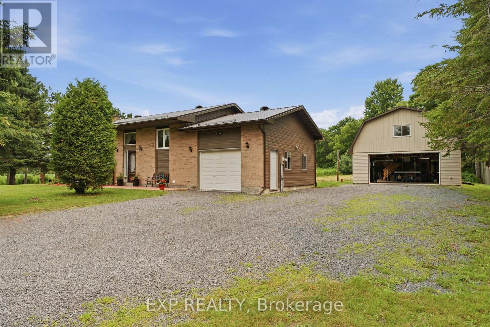 1445 DU LAC ROAD, Clarence-Rockland — photo 1