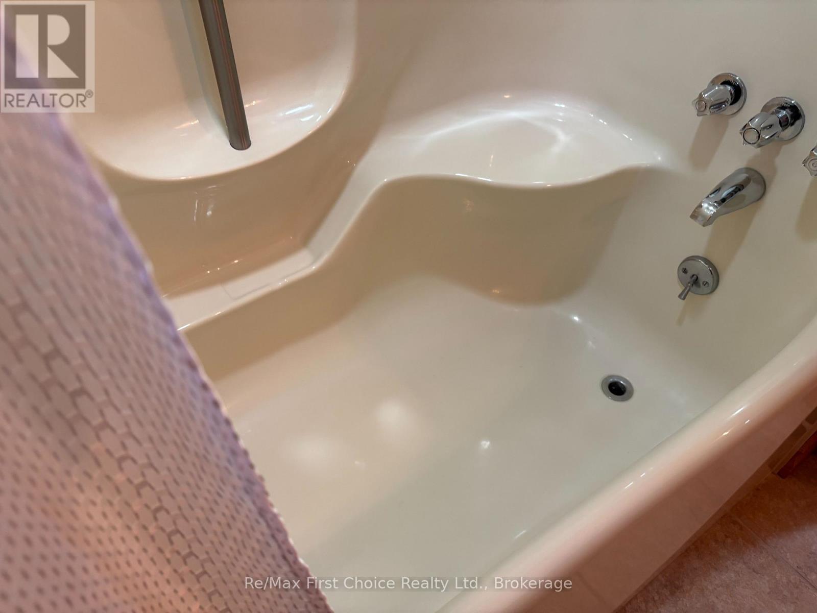 422 RYERSON CRESCENT - 32