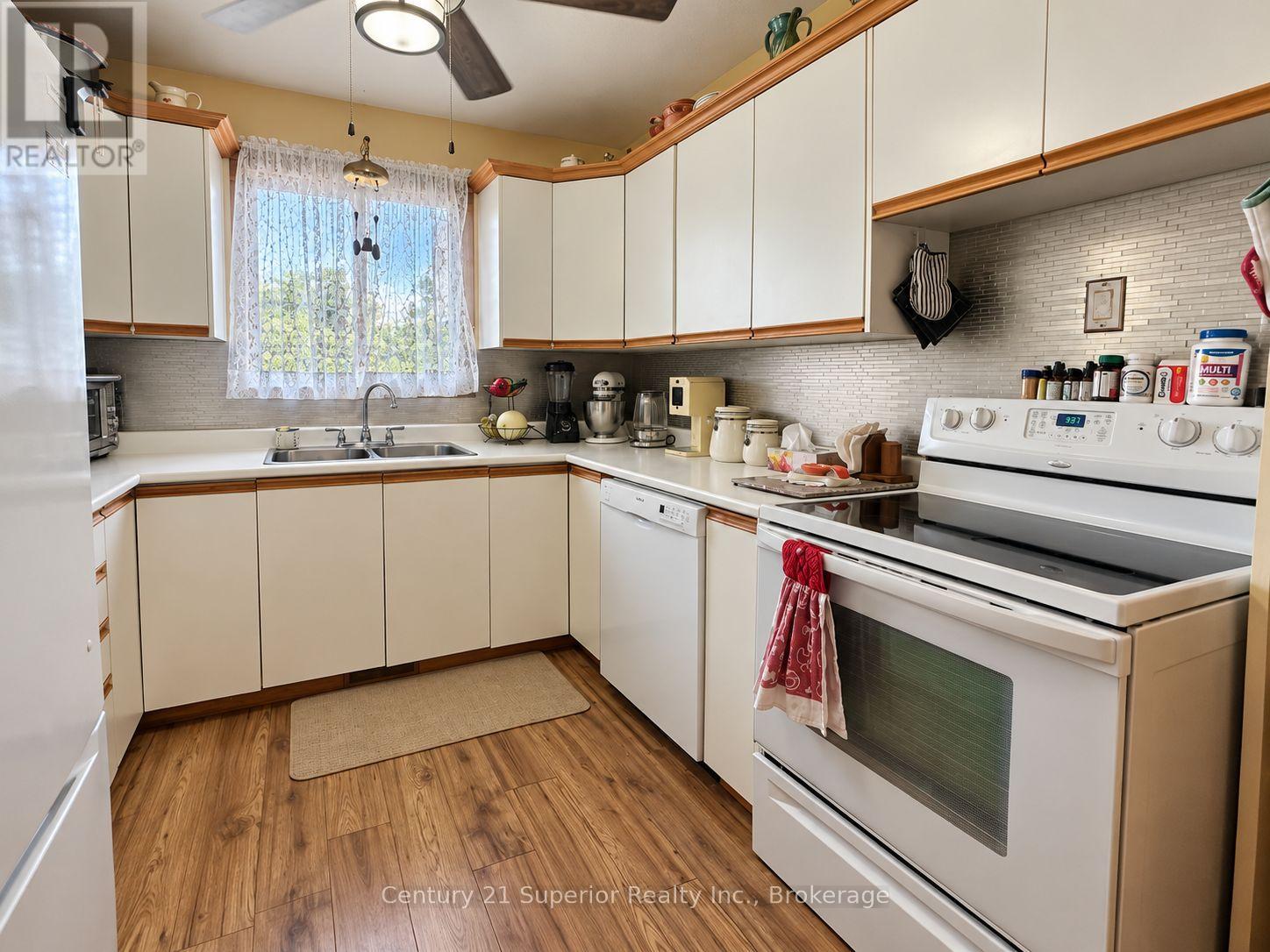 474 BROCK STREET E - Image 12