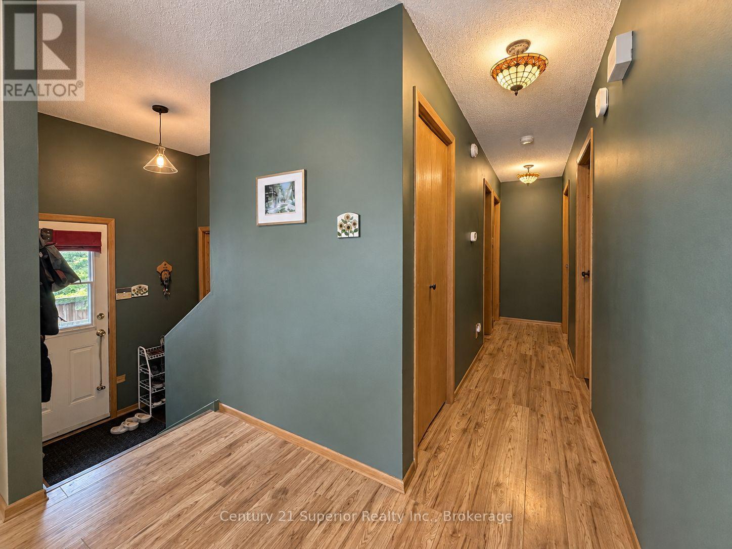 474 BROCK STREET E - 14