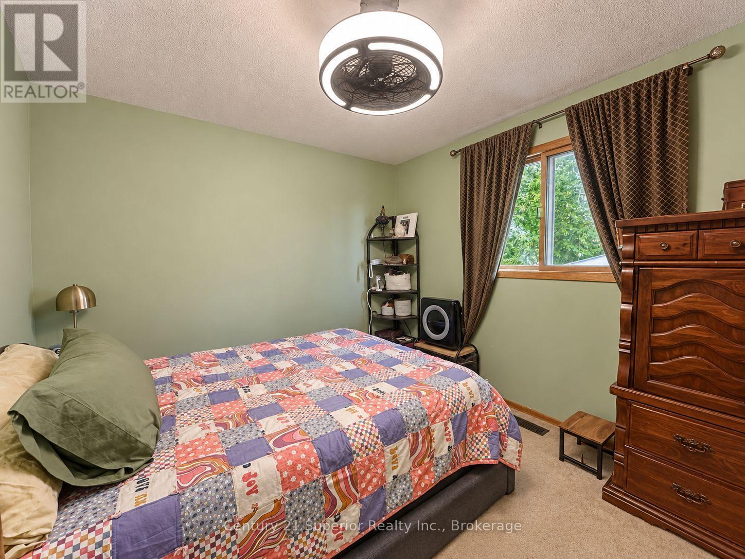 474 BROCK STREET E - Image 18