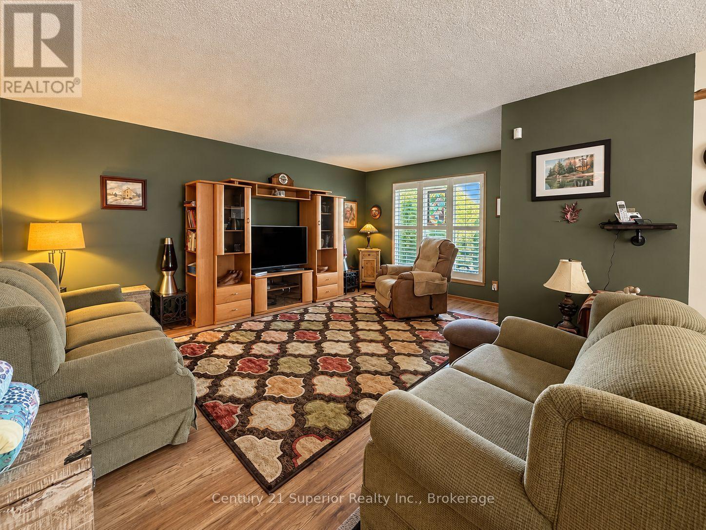 474 BROCK STREET E - 7
