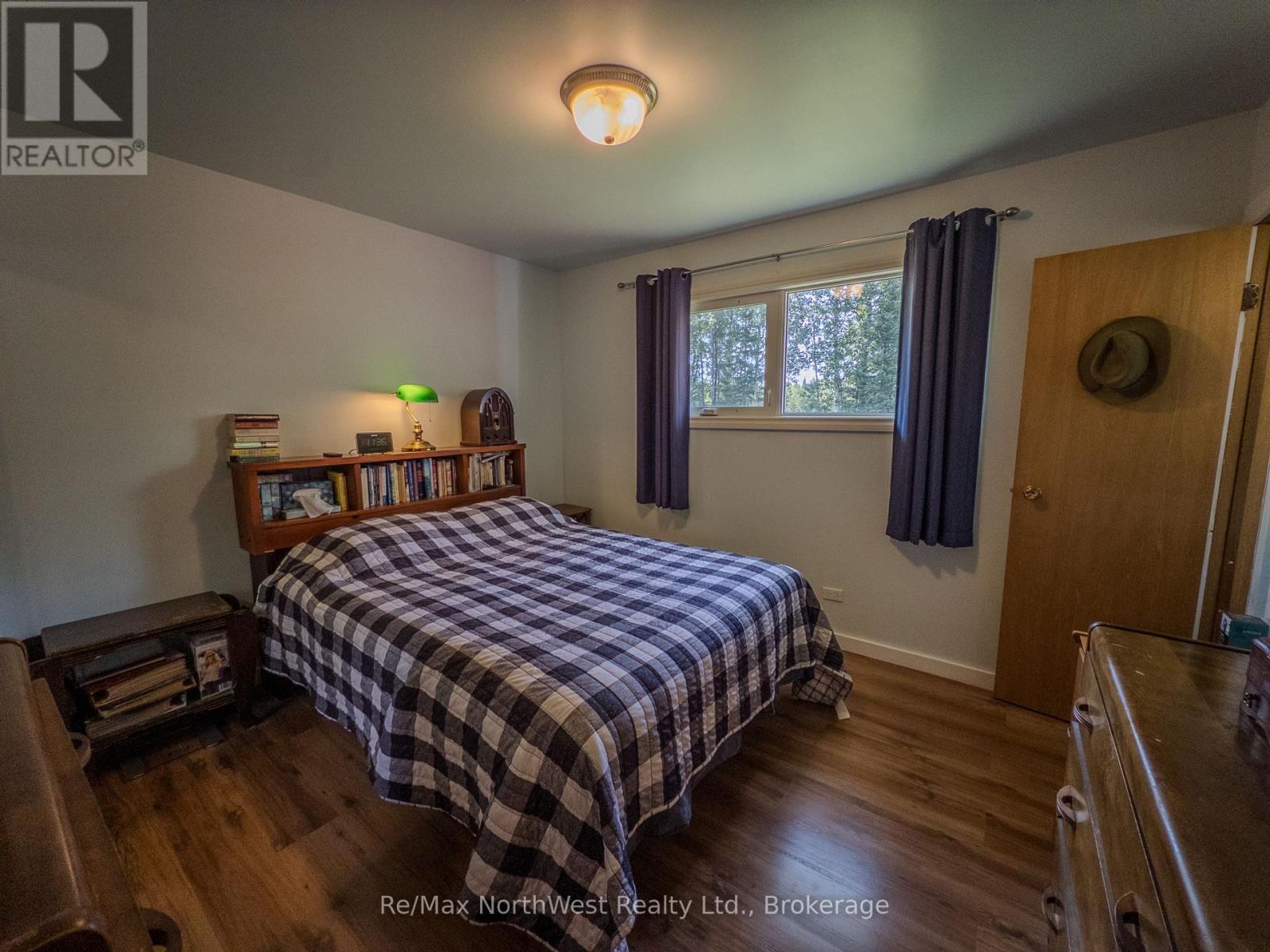 693 CARLTON ROAD - Image 17