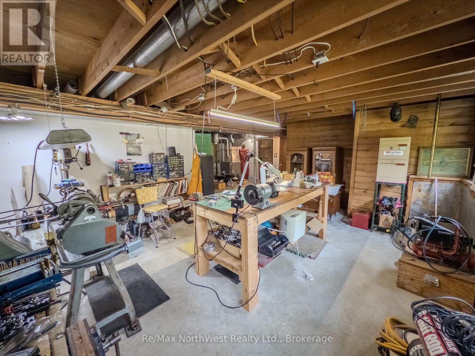 693 CARLTON ROAD - Image 31