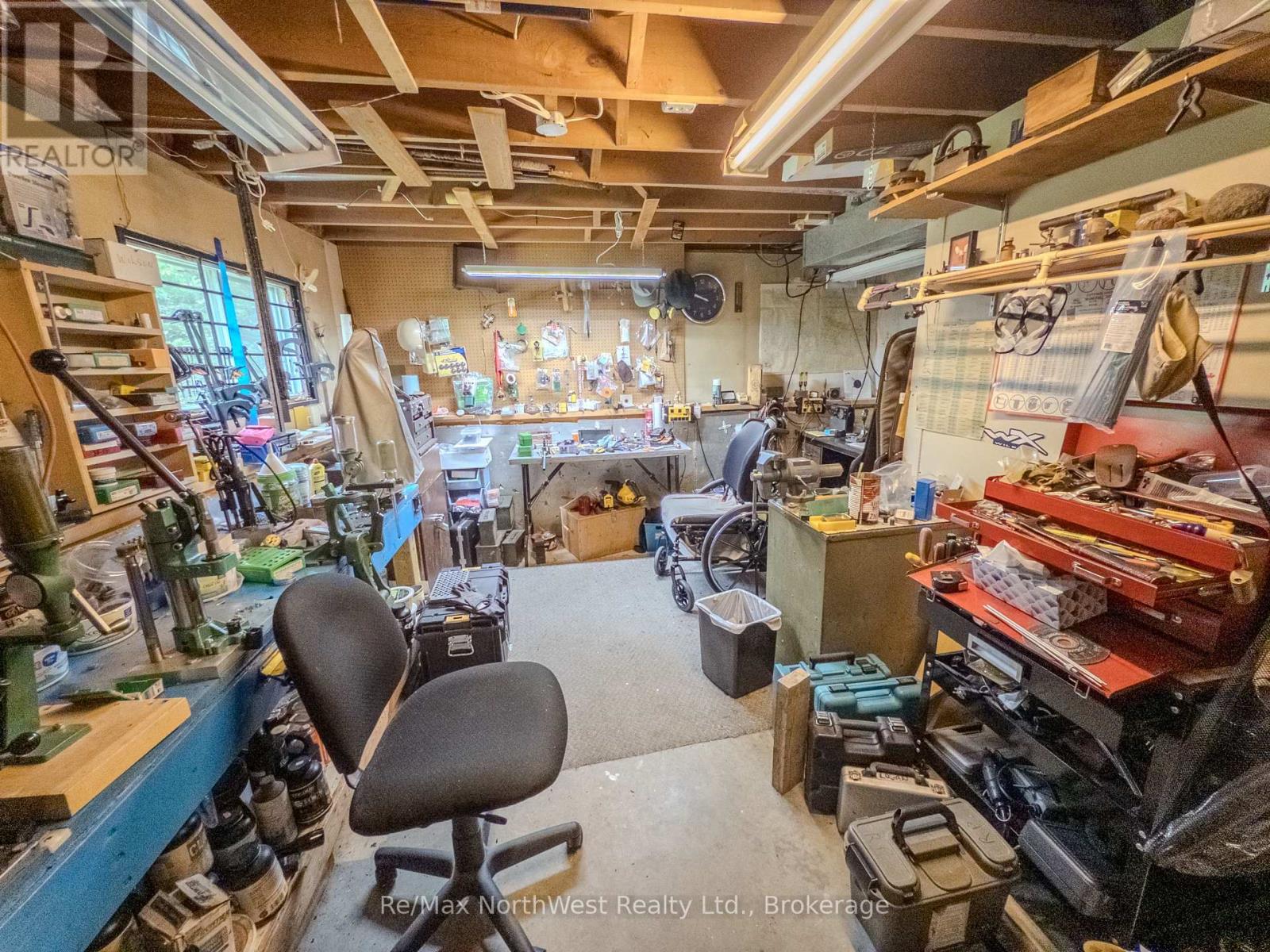 693 CARLTON ROAD - Image 34