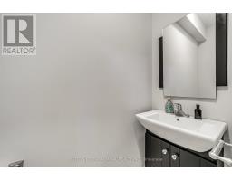 18 Buckhorn Avenue, Richmond Hill, ON L4C0E3 Photo 11