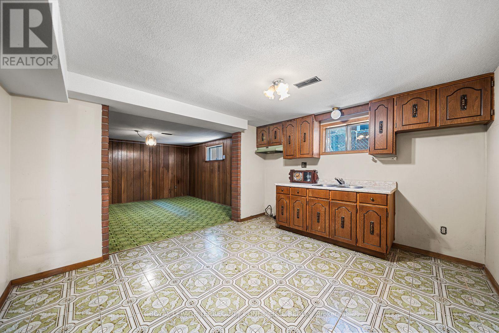 265 HORSHAM AVENUE - Image 33