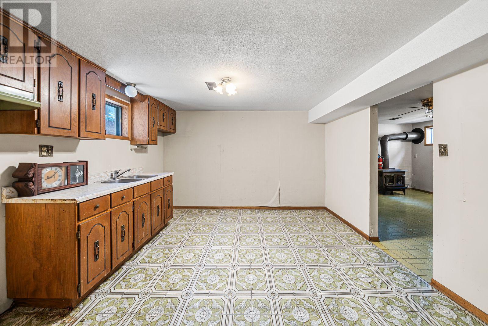 265 HORSHAM AVENUE - Image 34
