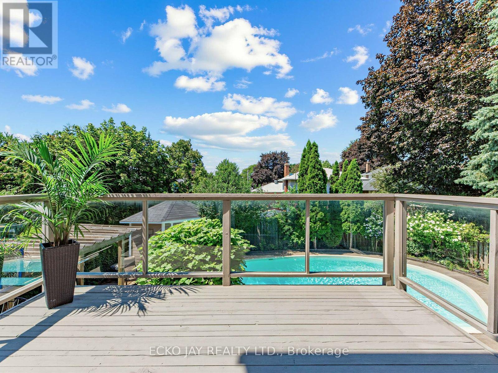 22 MEADOWGLADE CRESCENT - 10