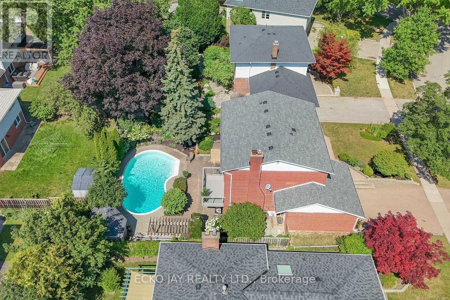 22 MEADOWGLADE CRESCENT - 37