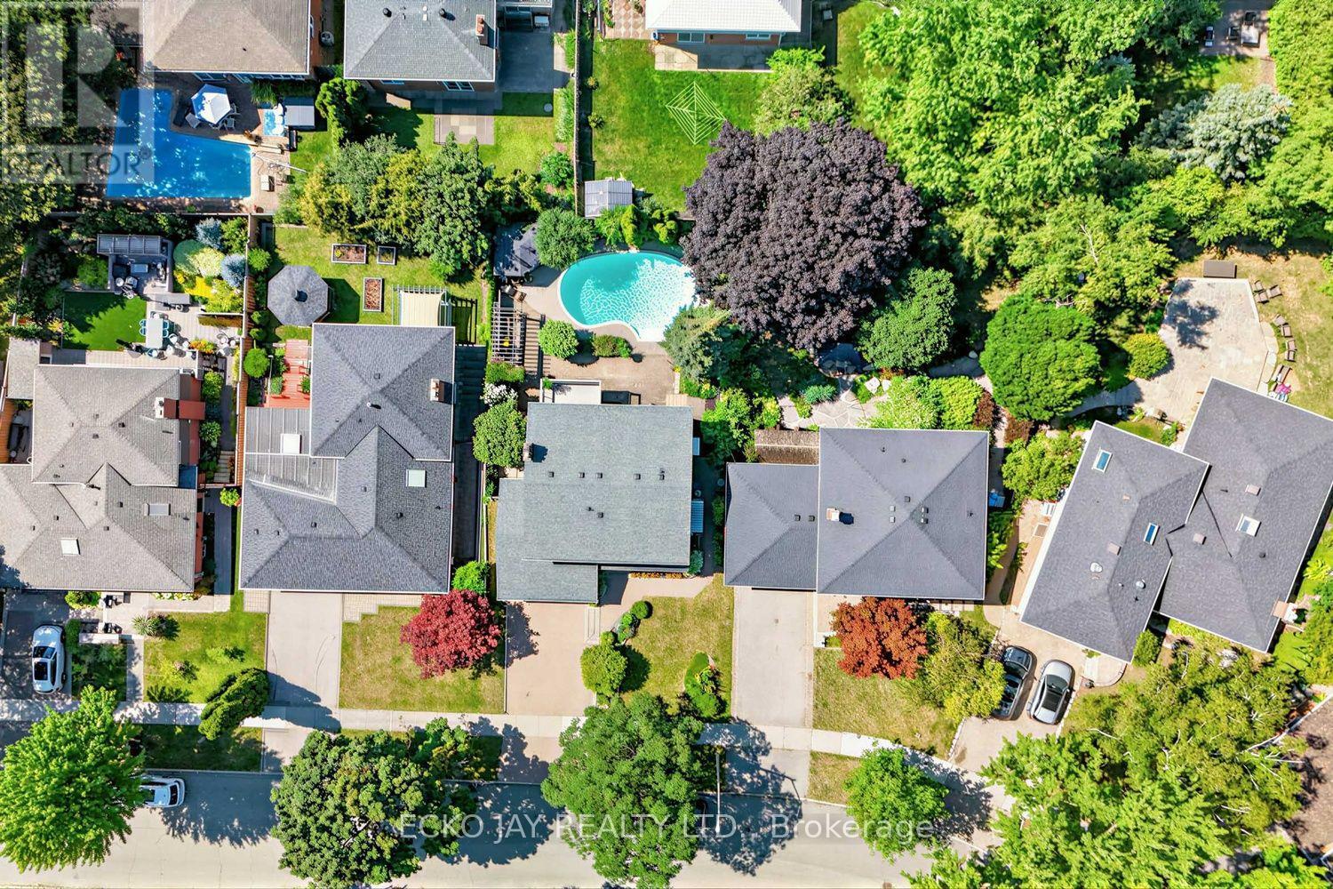 22 MEADOWGLADE CRESCENT - 41