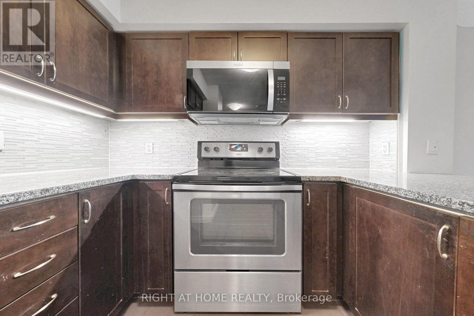 #712 19 GRAND TRUNK CRESCENT - Image 10