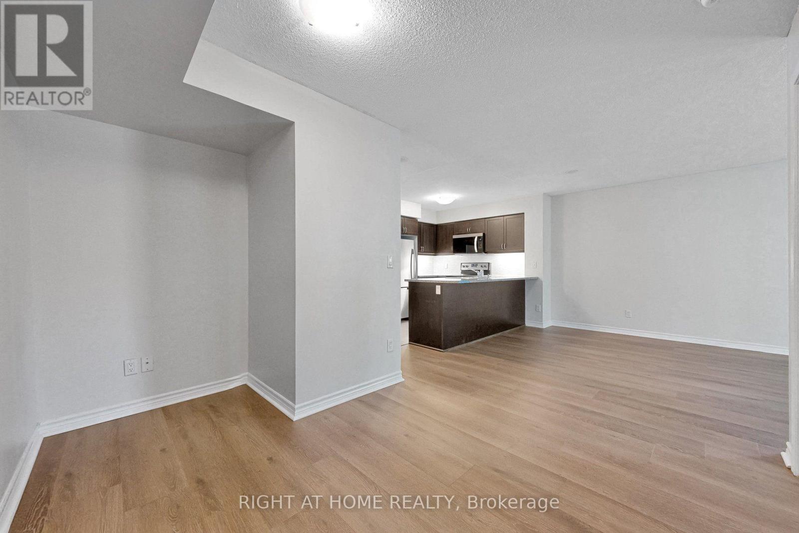 #712 19 GRAND TRUNK CRESCENT - Image 22