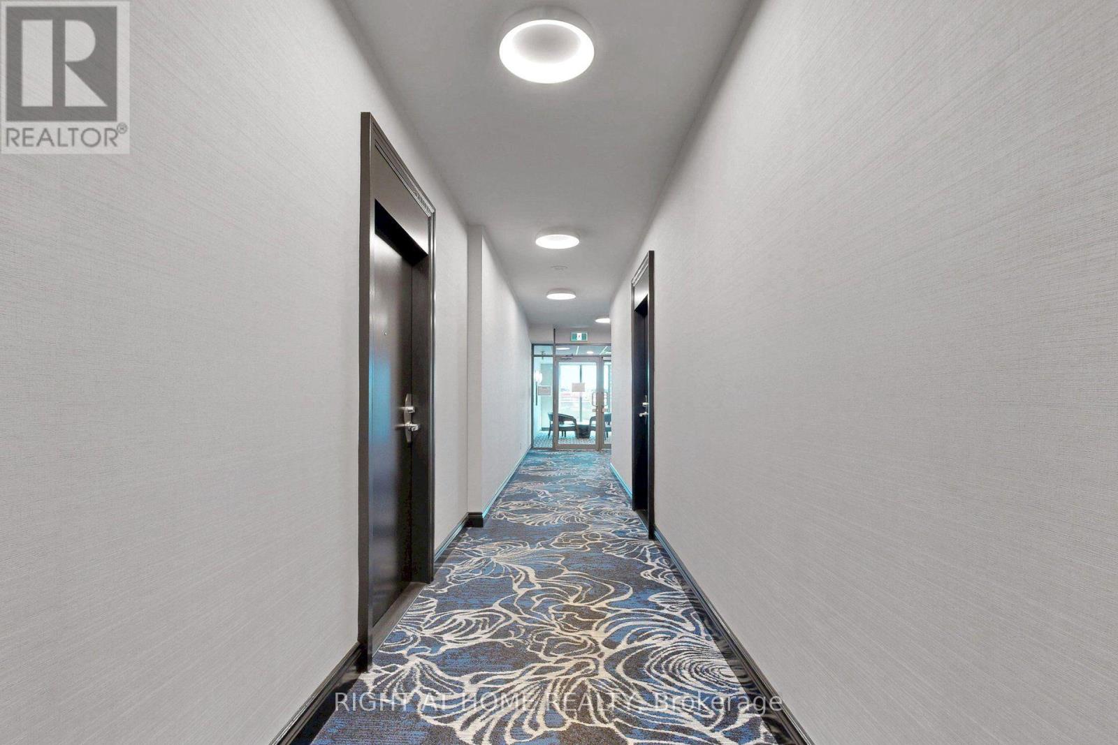 #712 19 GRAND TRUNK CRESCENT - Image 6