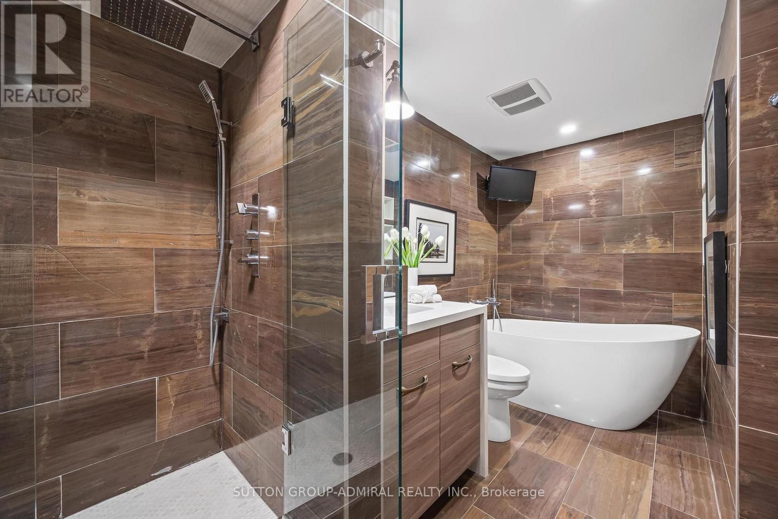 #206 350 LONSDALE ROAD - Image 25