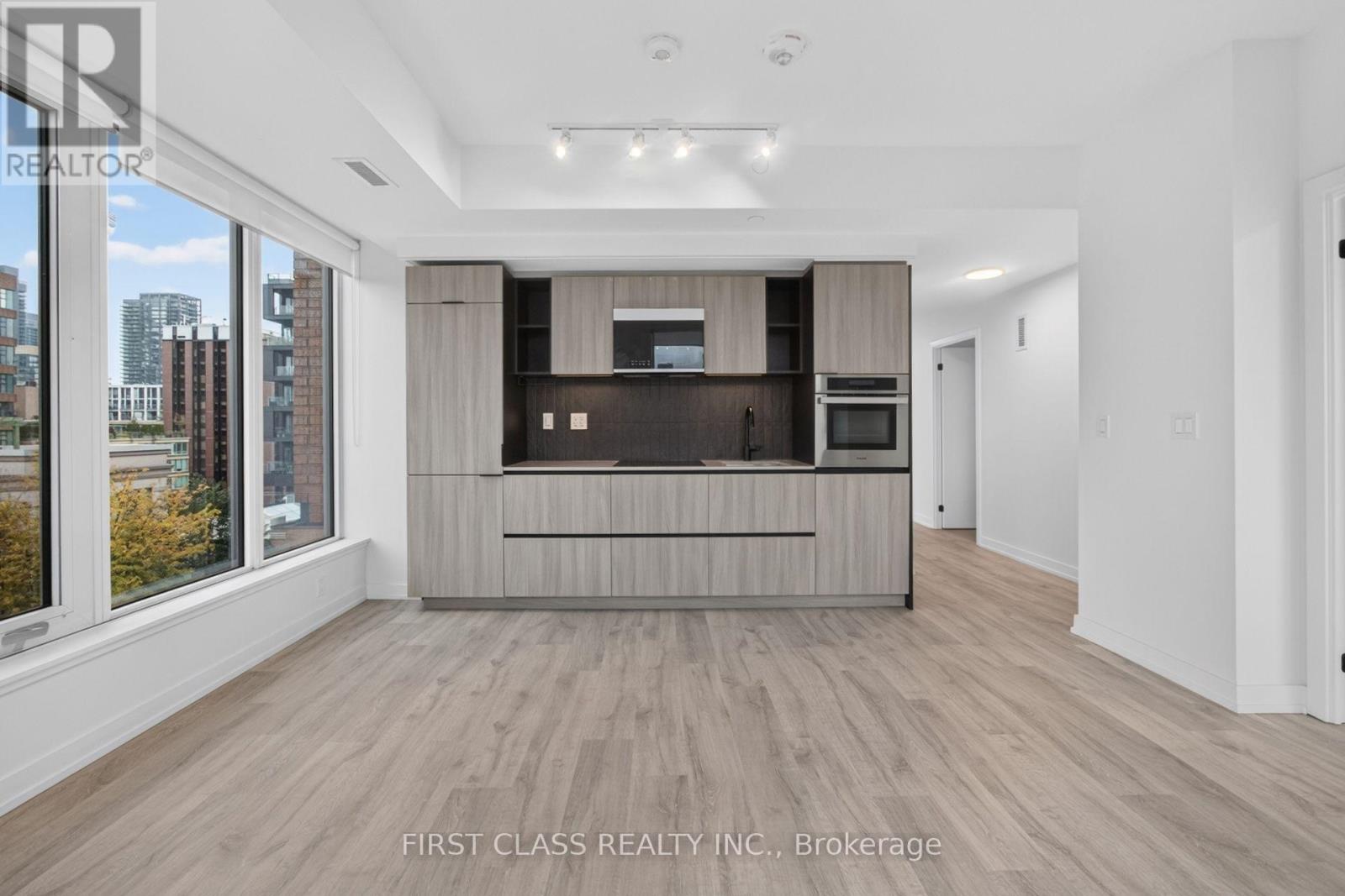 #702 2 AUGUSTA AVENUE - Image 13