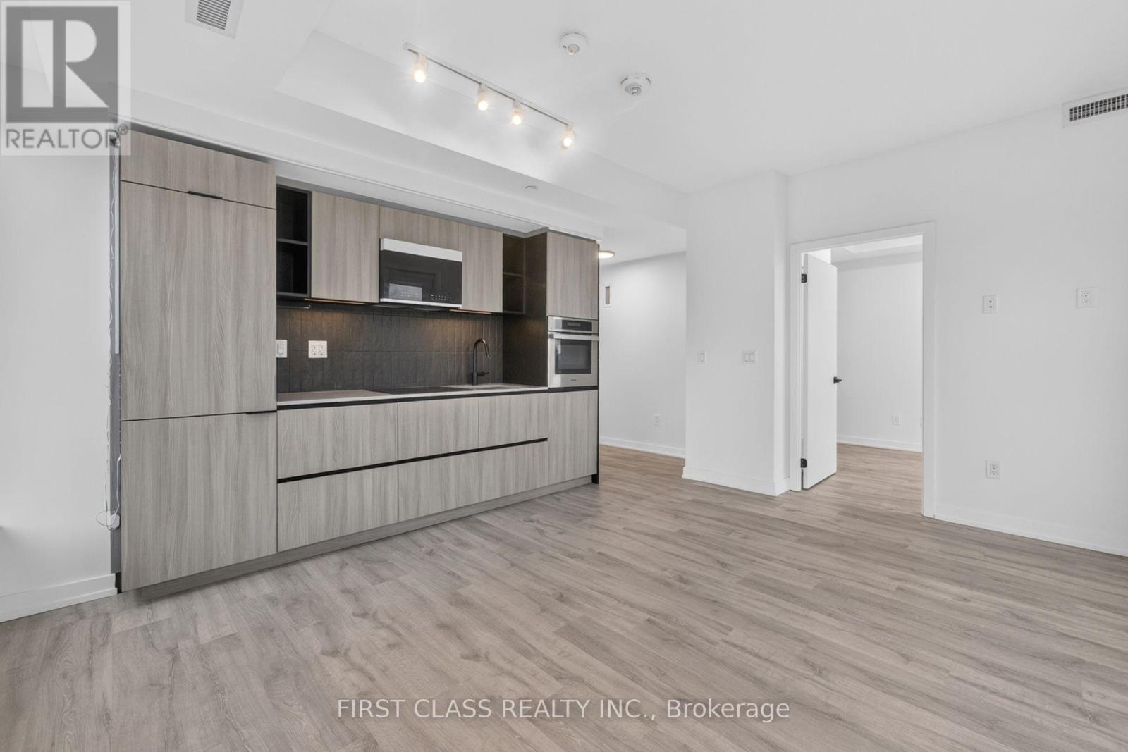 #702 2 AUGUSTA AVENUE - Image 14