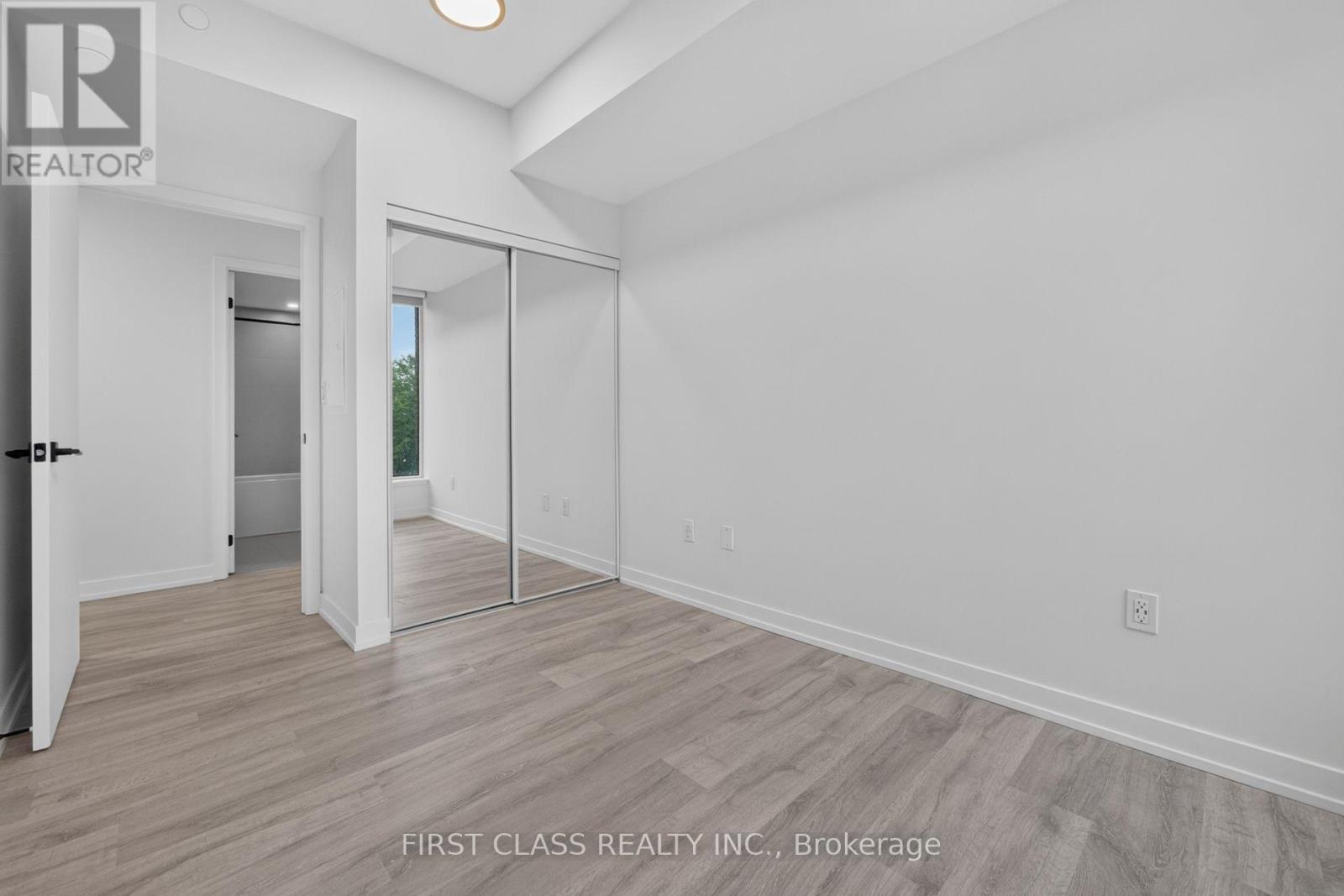 #702 2 AUGUSTA AVENUE - Image 22