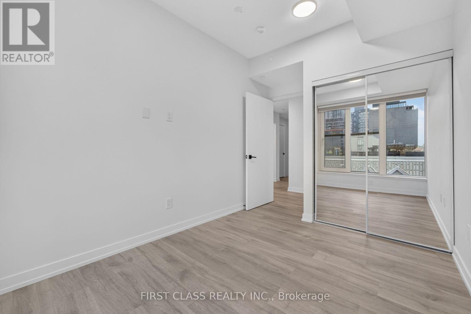 #702 2 AUGUSTA AVENUE - Image 23