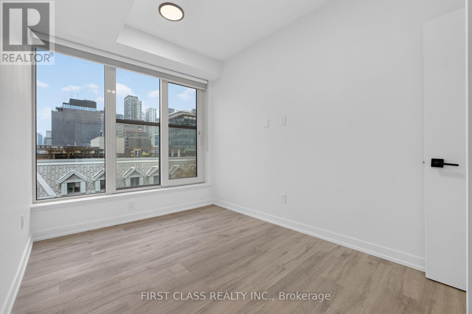 #702 2 AUGUSTA AVENUE - Image 24