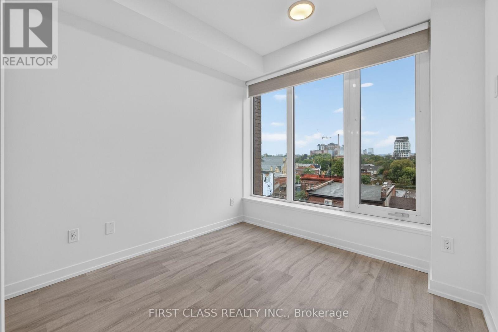 #702 2 AUGUSTA AVENUE - Image 26