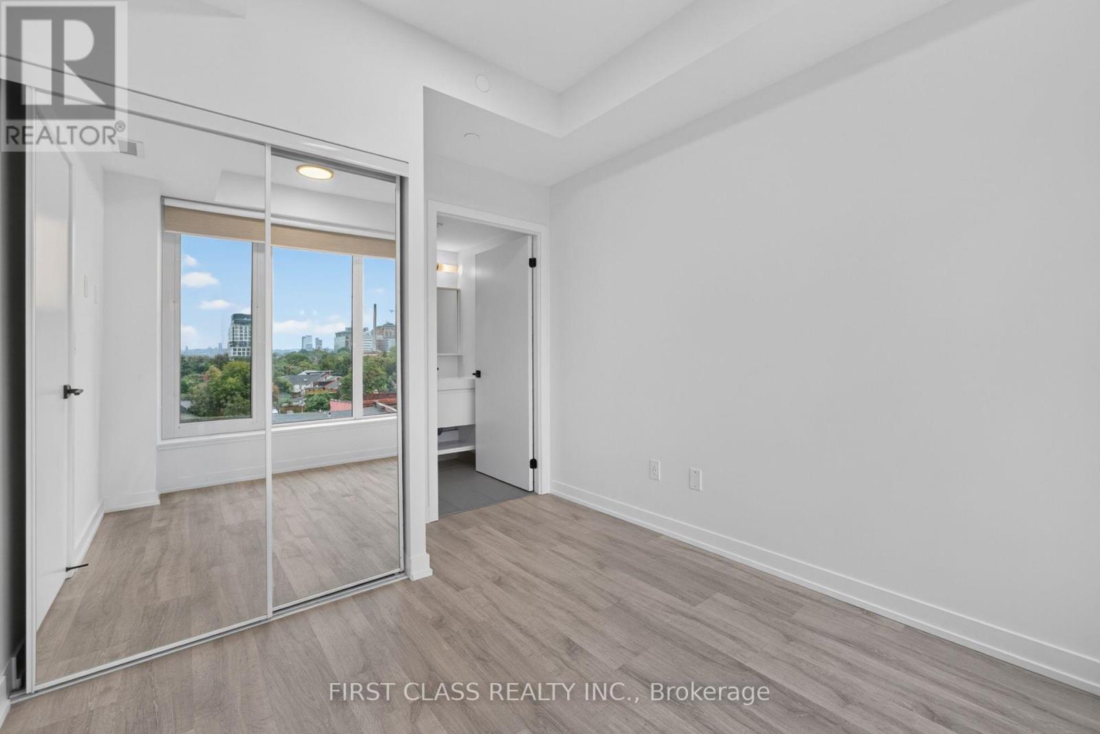 #702 2 AUGUSTA AVENUE - 29