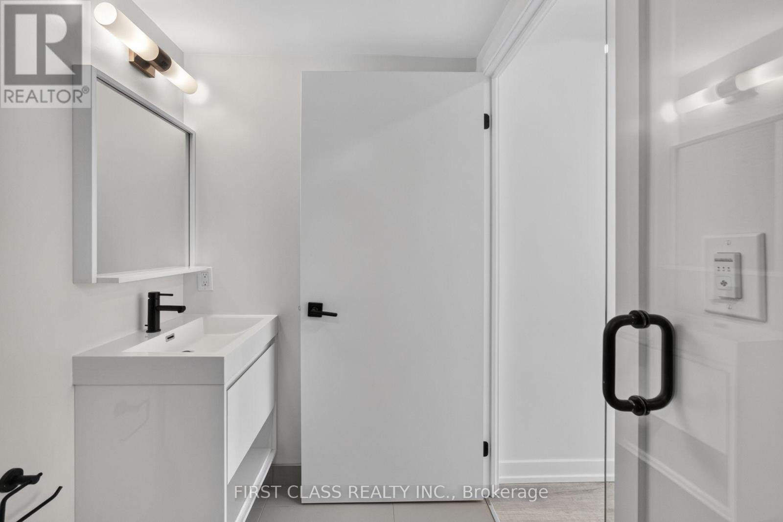 #702 2 AUGUSTA AVENUE - Image 31