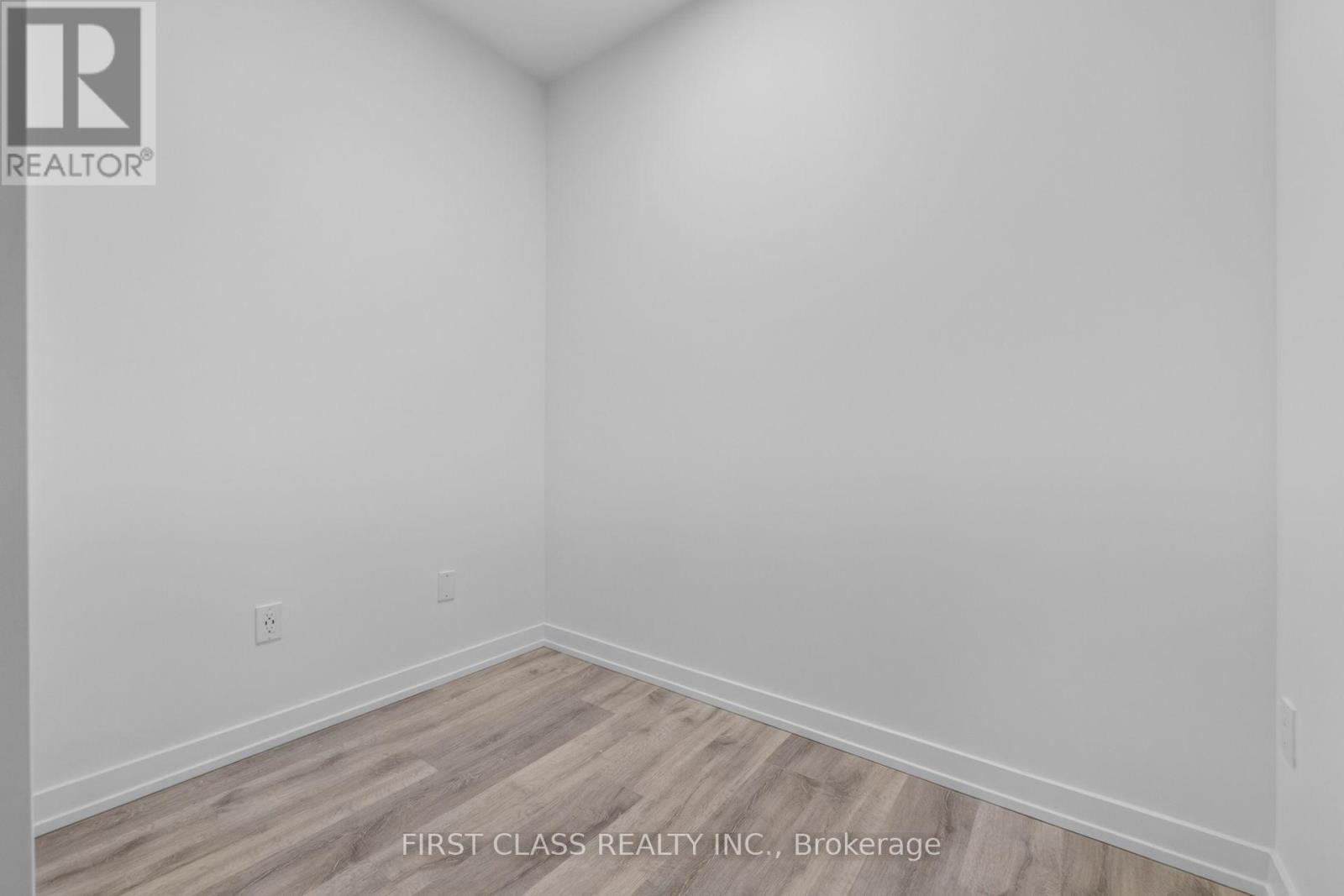#702 2 AUGUSTA AVENUE - Image 32
