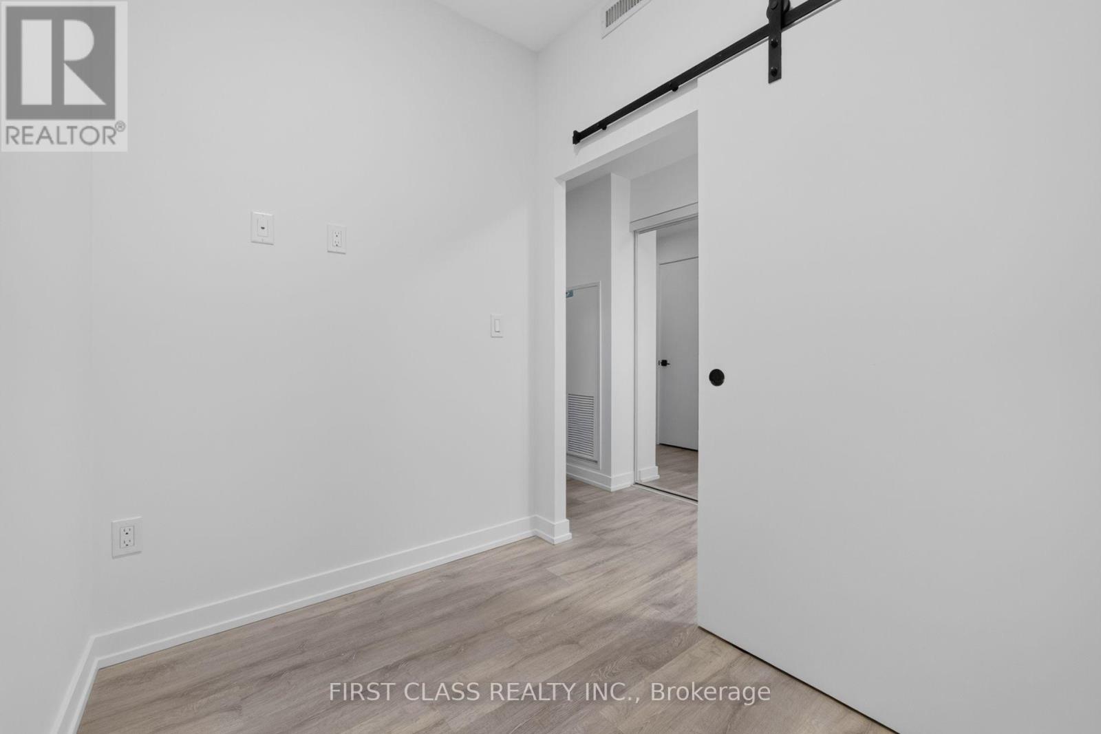 #702 2 AUGUSTA AVENUE - Image 33