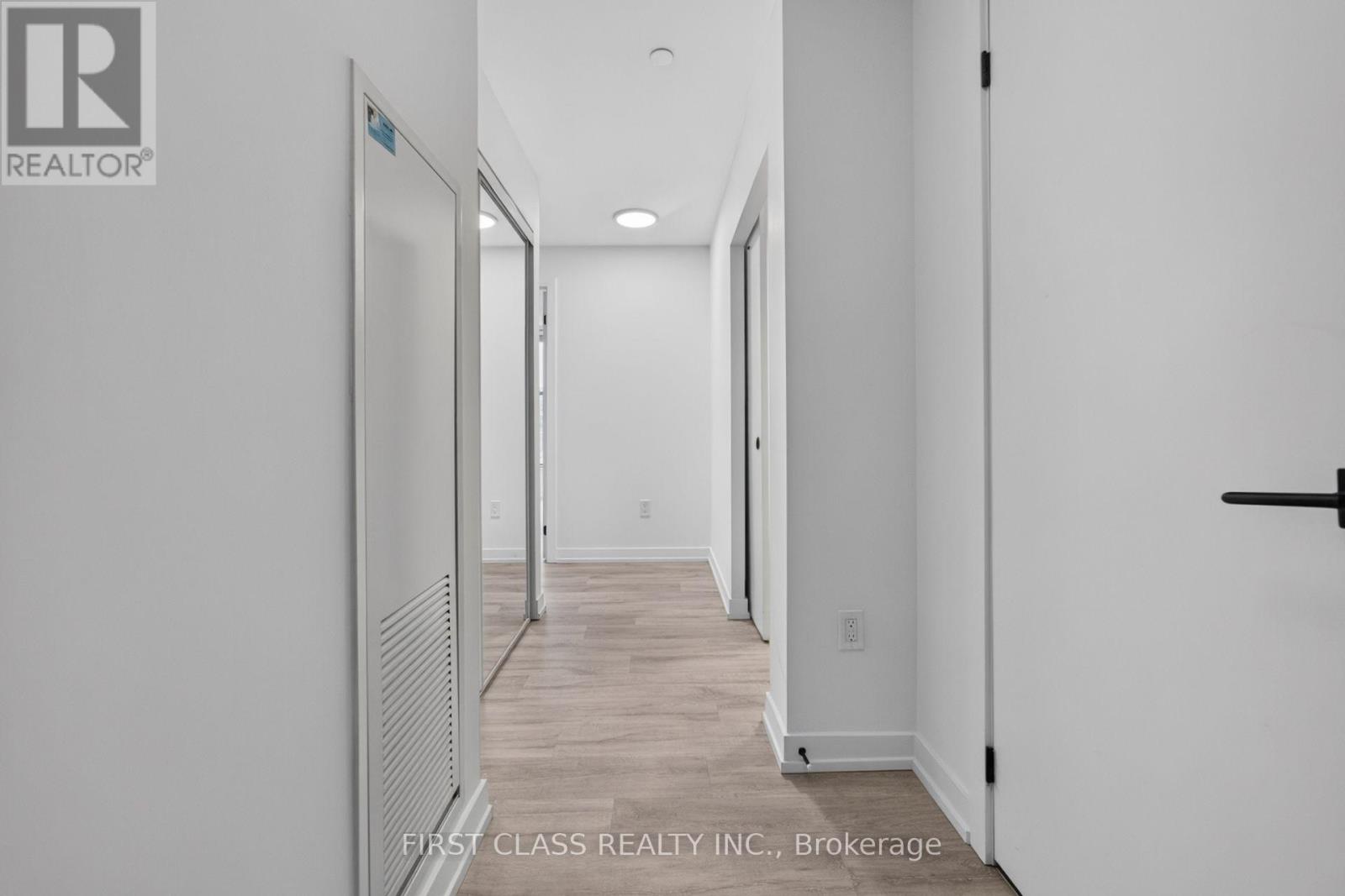 #702 2 AUGUSTA AVENUE - Image 7