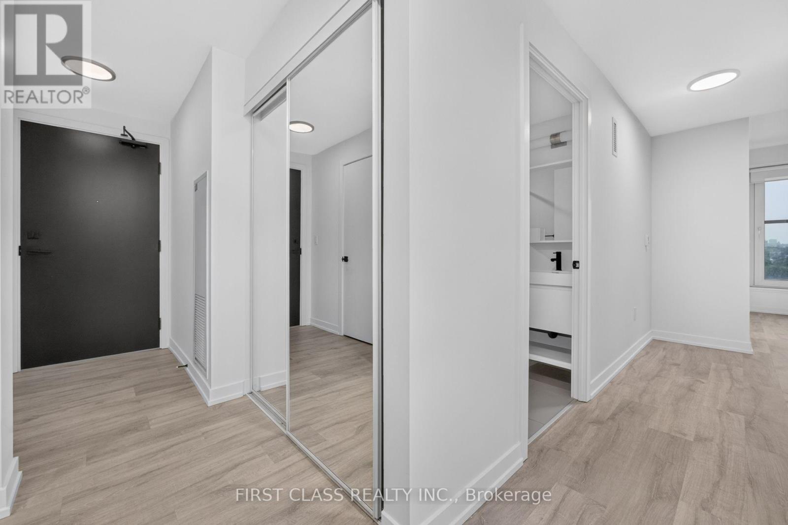 #702 2 AUGUSTA AVENUE - Image 8