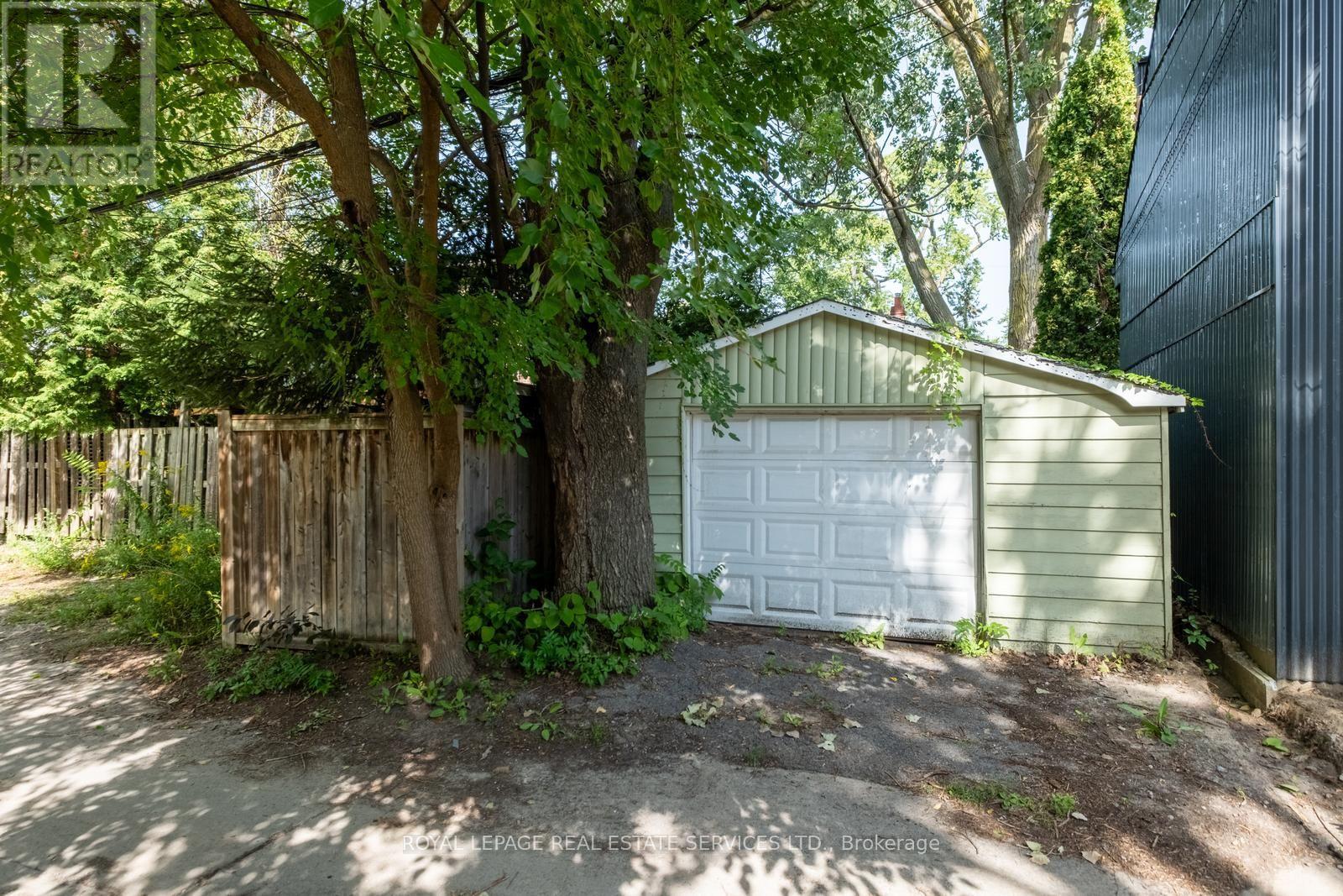 29 SHUDELL AVENUE - 18