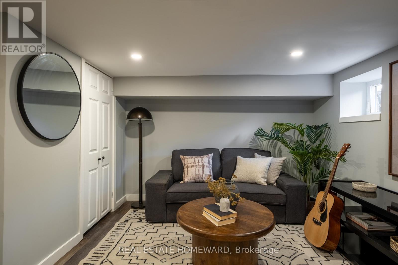 38 POUCHER STREET - 25