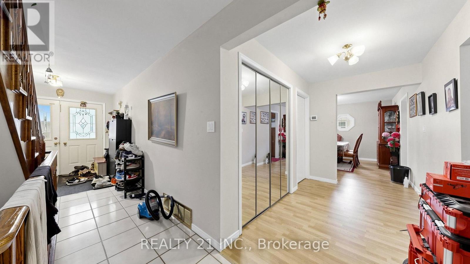 48 MEGAN AVENUE - 19