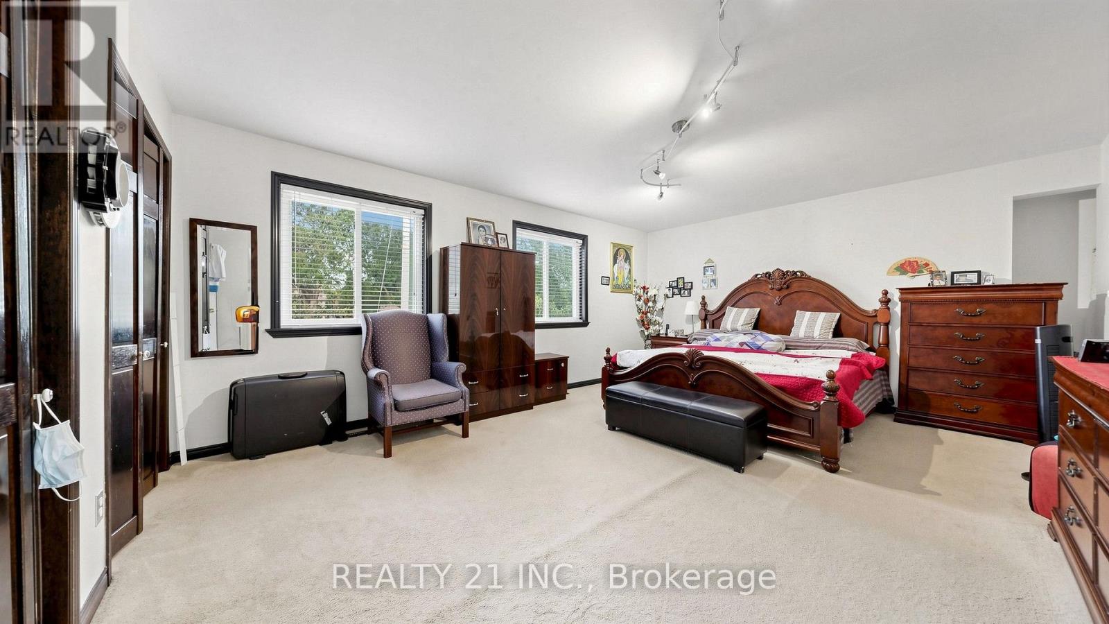48 MEGAN AVENUE - 22