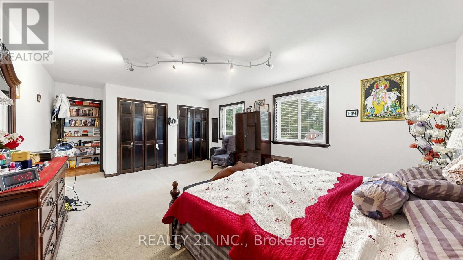 48 MEGAN AVENUE - 23