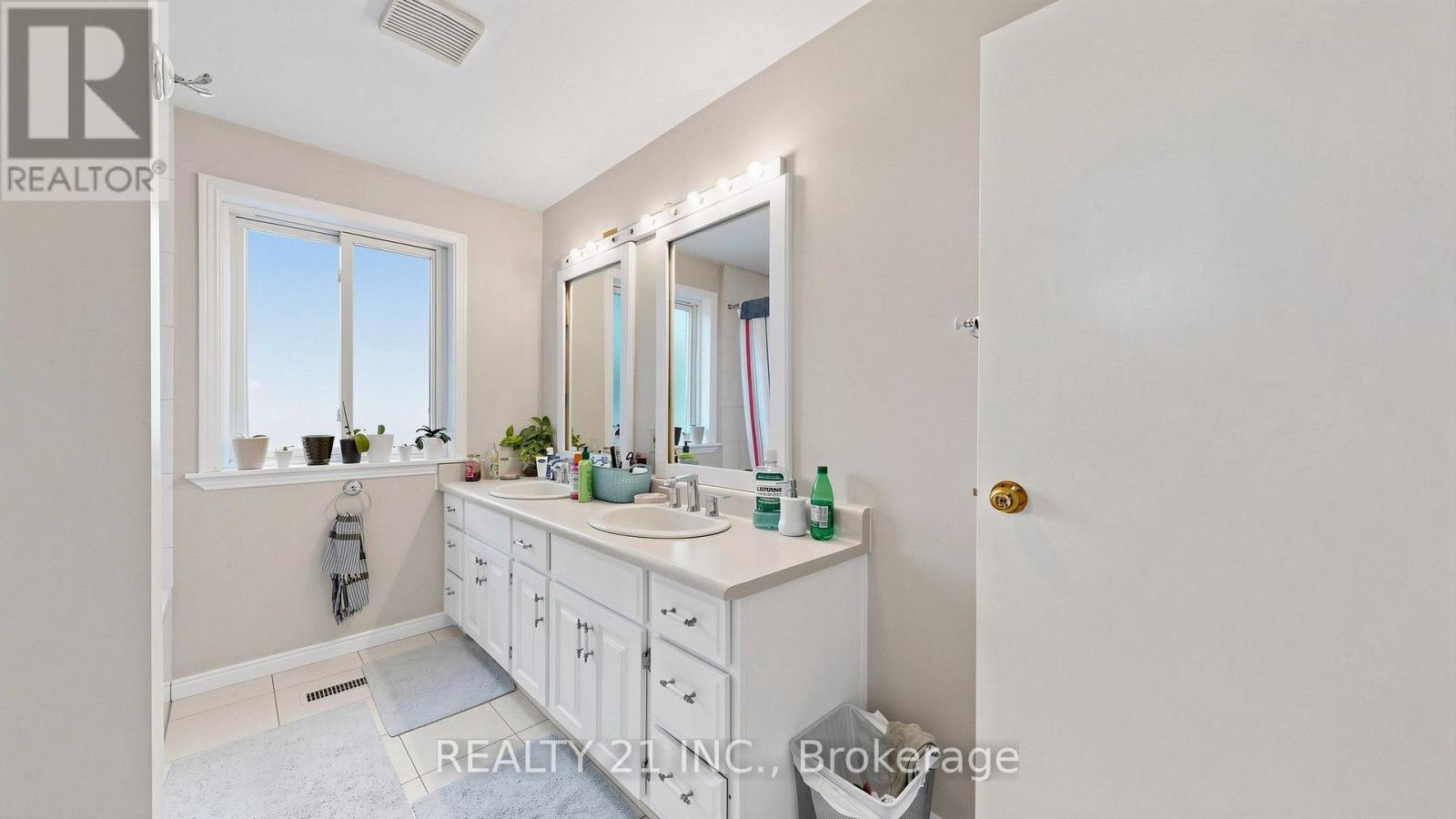 48 MEGAN AVENUE - Image 28