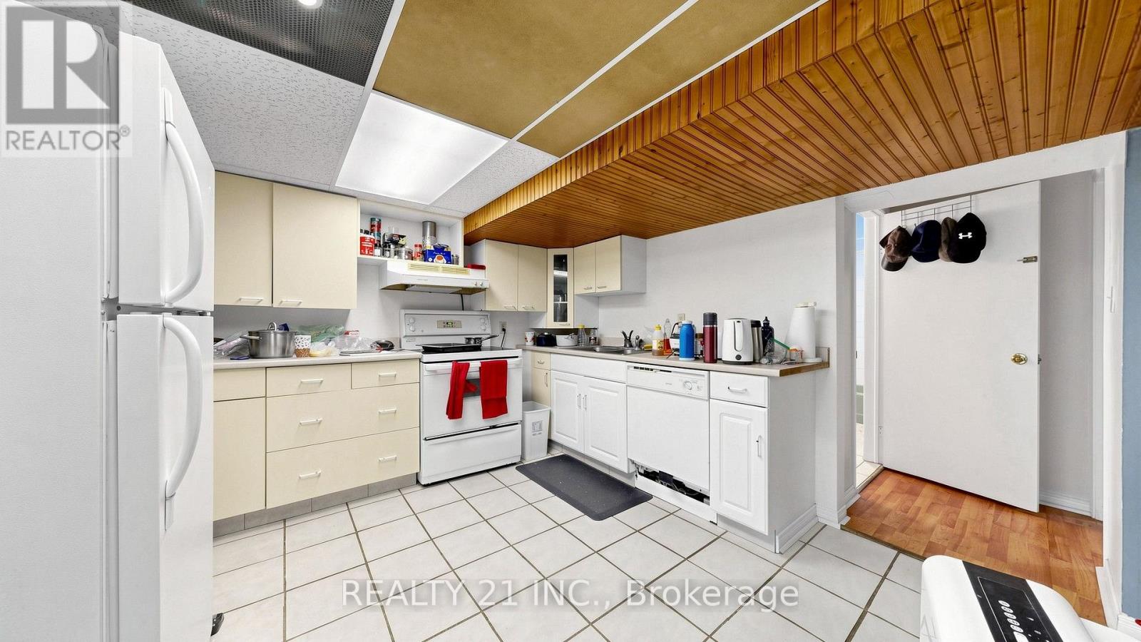 48 MEGAN AVENUE - 31