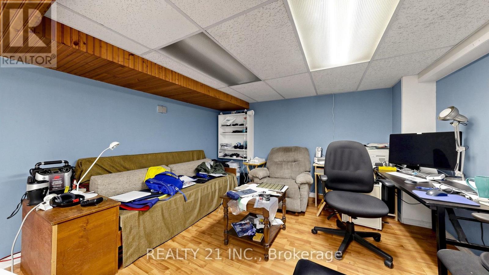 48 MEGAN AVENUE - 32