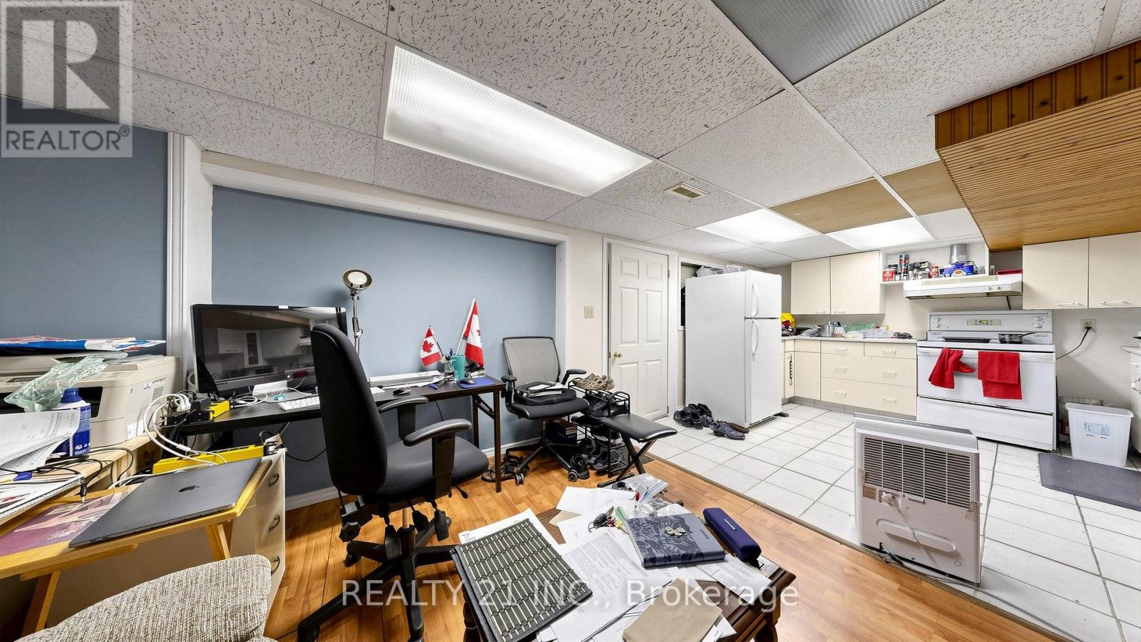48 MEGAN AVENUE - 33