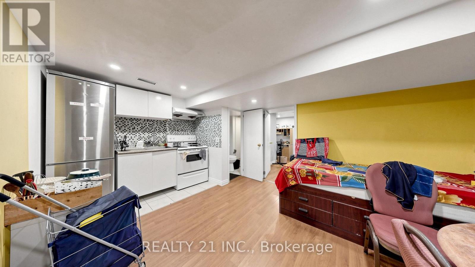 48 MEGAN AVENUE - 35