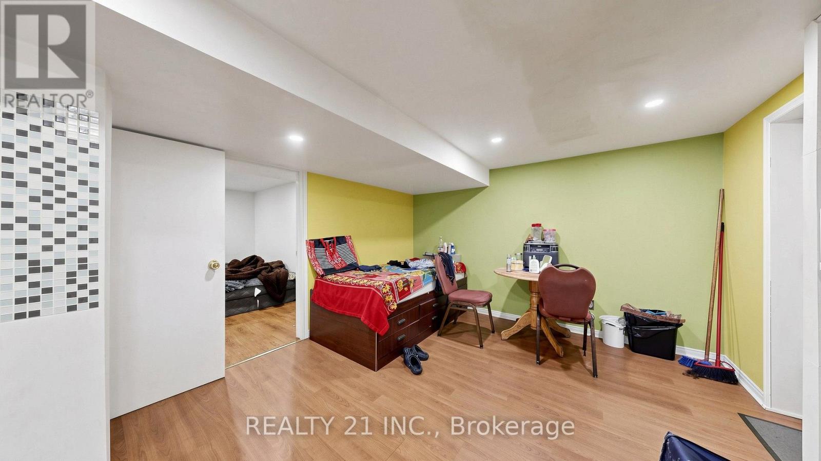48 MEGAN AVENUE - 36